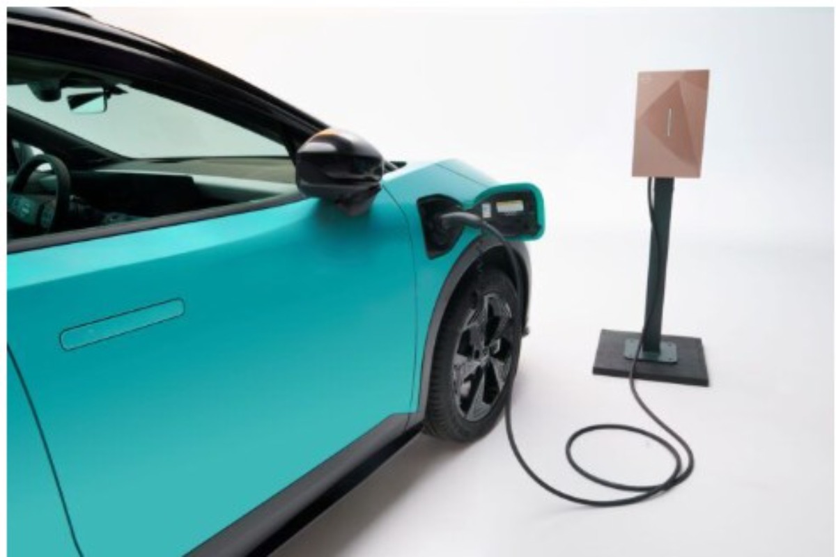 Valeo and Nissan Sign Contract for V2G Bidirectional Charging Stations in Europe