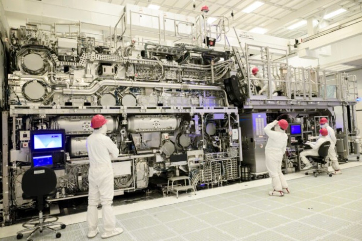 Intel Foundry Begins High-Volume Production Using ASML's High NA EUV Technology