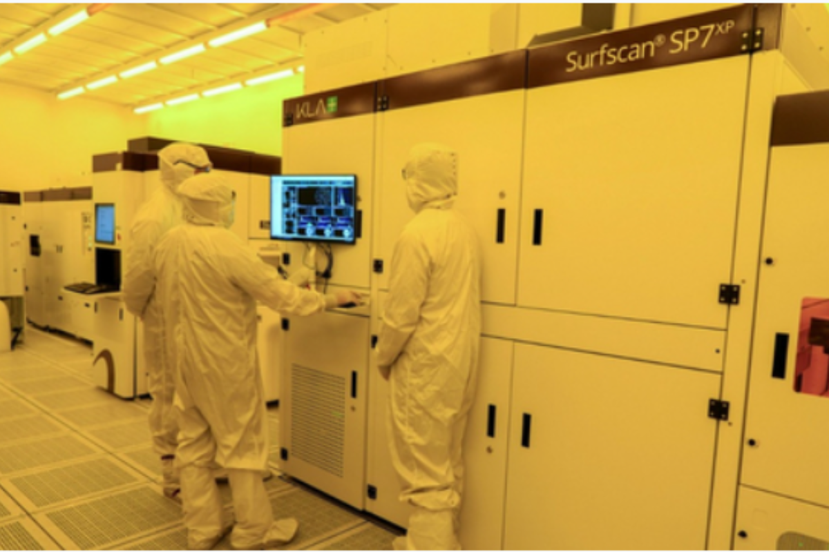 Qnity Installs KLA Surfscan SP7XP Inspection System to Advance Semiconductor Materials Development